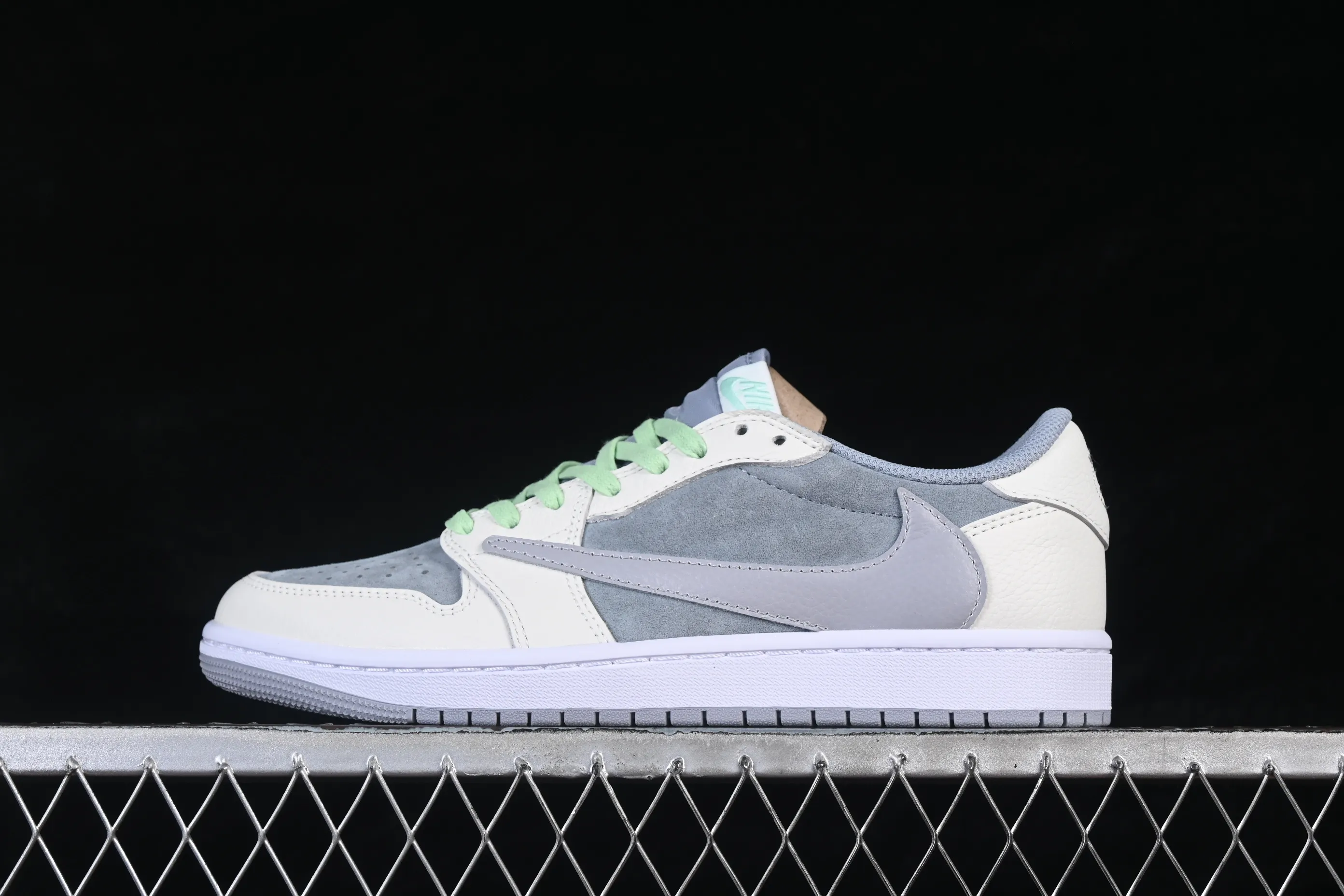 All categories Air Jordan Jordan series basketball shoes Air Jordan 1 Low Travis Scott x Air Jordan 1 Low OG AJ1 Joe 1 joint overhead HQ2004-400